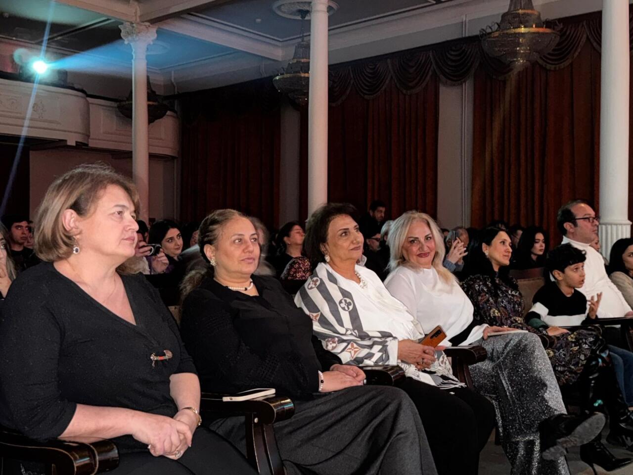 В Театре песни имени Рашида Бейбутова состоялся ретро-вечер «Хиты 80-х»