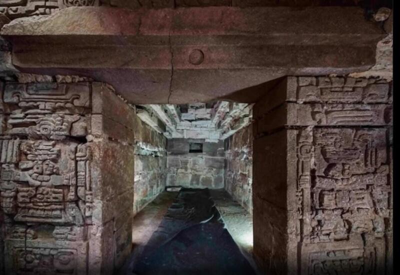 В Мексике нашли роскошно украшенную гробницу "народа облаков"