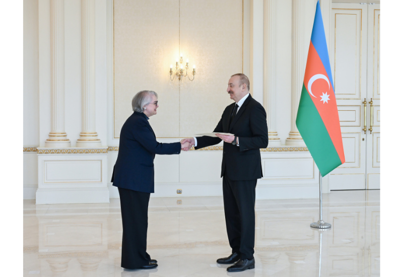 Президент Ильхам Алиев принял верительные грамоты новоназначенного посла Австралии