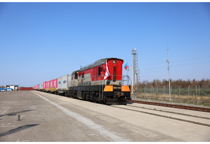 Из Поти в Баку отправлены экспресс-блок-поезда