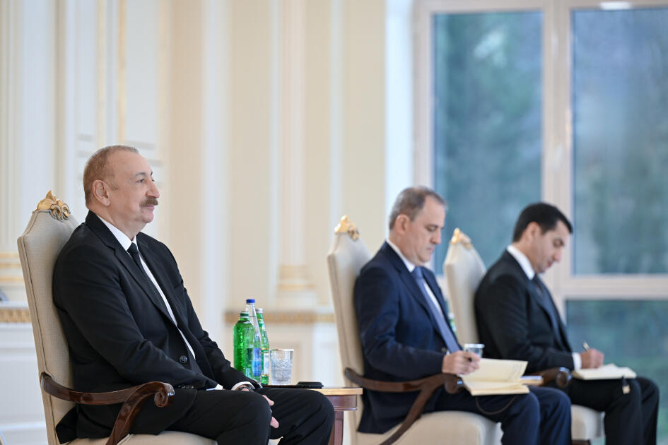 Президент Ильхам Алиев принял верительные грамоты новоназначенного посла Греции в Азербайджане