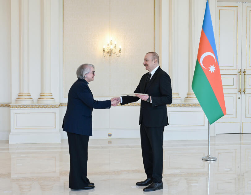 Президент Ильхам Алиев принял верительные грамоты новоназначенного посла Австралии