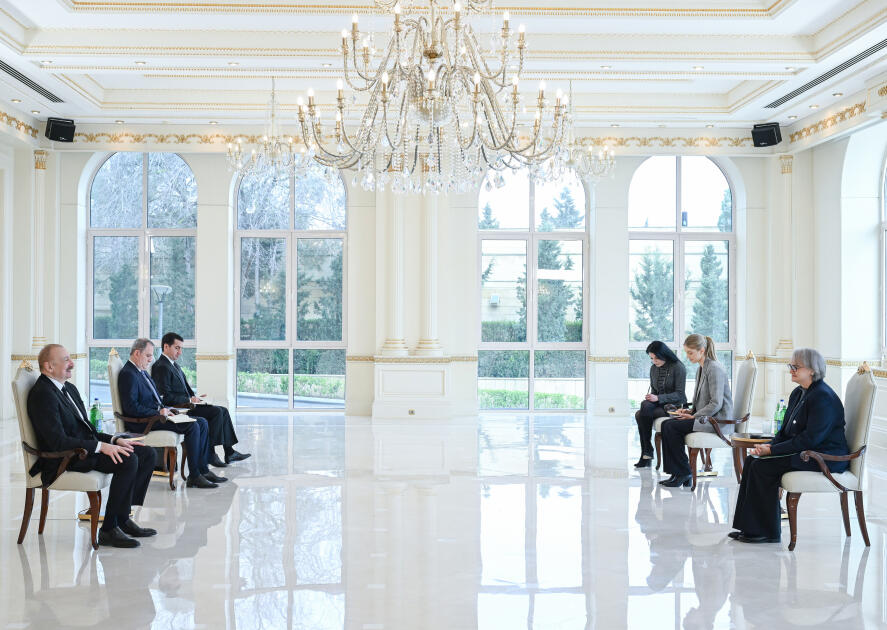 Президент Ильхам Алиев принял верительные грамоты новоназначенного посла Австралии