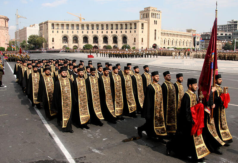 У Эчмиадзина отбирают армию