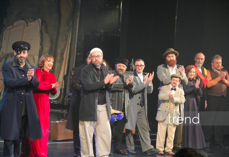 Деньги меняют не только облик города, но и самих людей... – "Нефтяной бум улыбается всем" в Баку встречен овациями