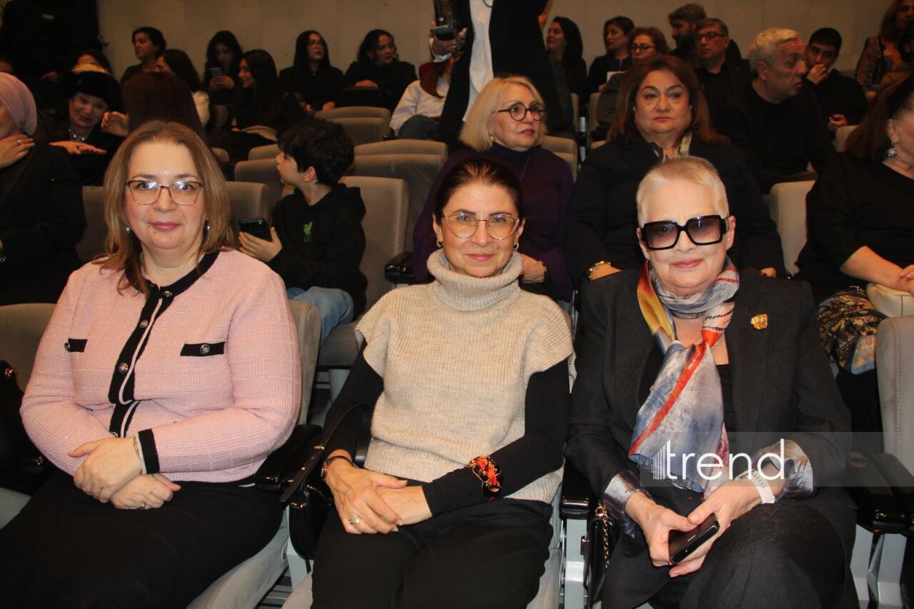 Деньги меняют не только облик города, но и самих людей... – "Нефтяной бум улыбается всем" в Баку встречен овациями