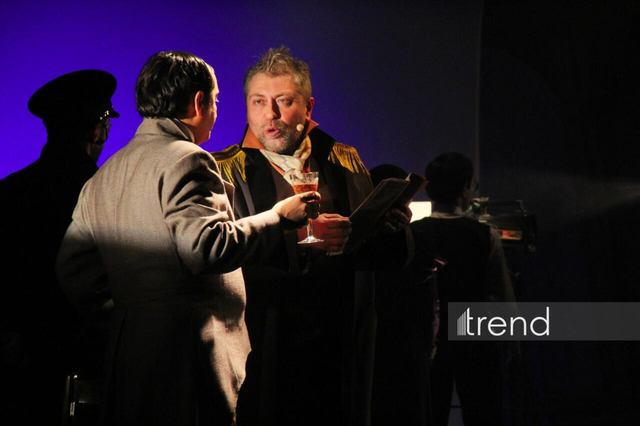 Деньги меняют не только облик города, но и самих людей... – "Нефтяной бум улыбается всем" в Баку встречен овациями