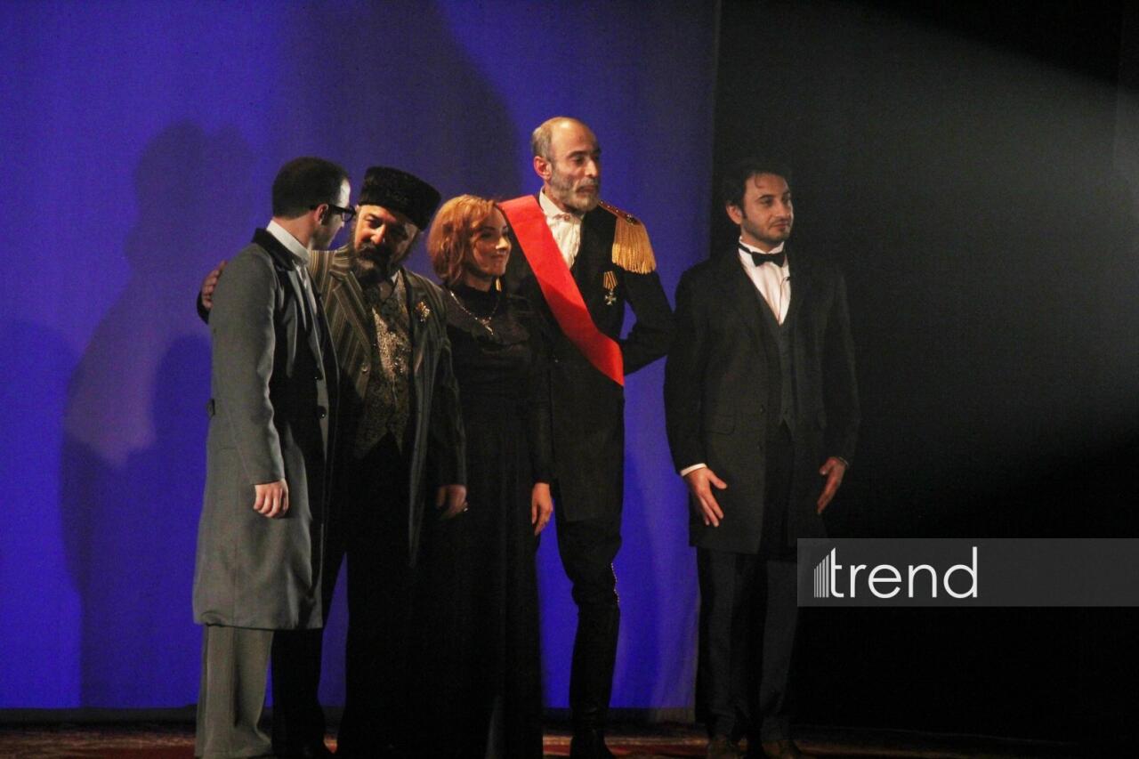 Деньги меняют не только облик города, но и самих людей... – "Нефтяной бум улыбается всем" в Баку встречен овациями