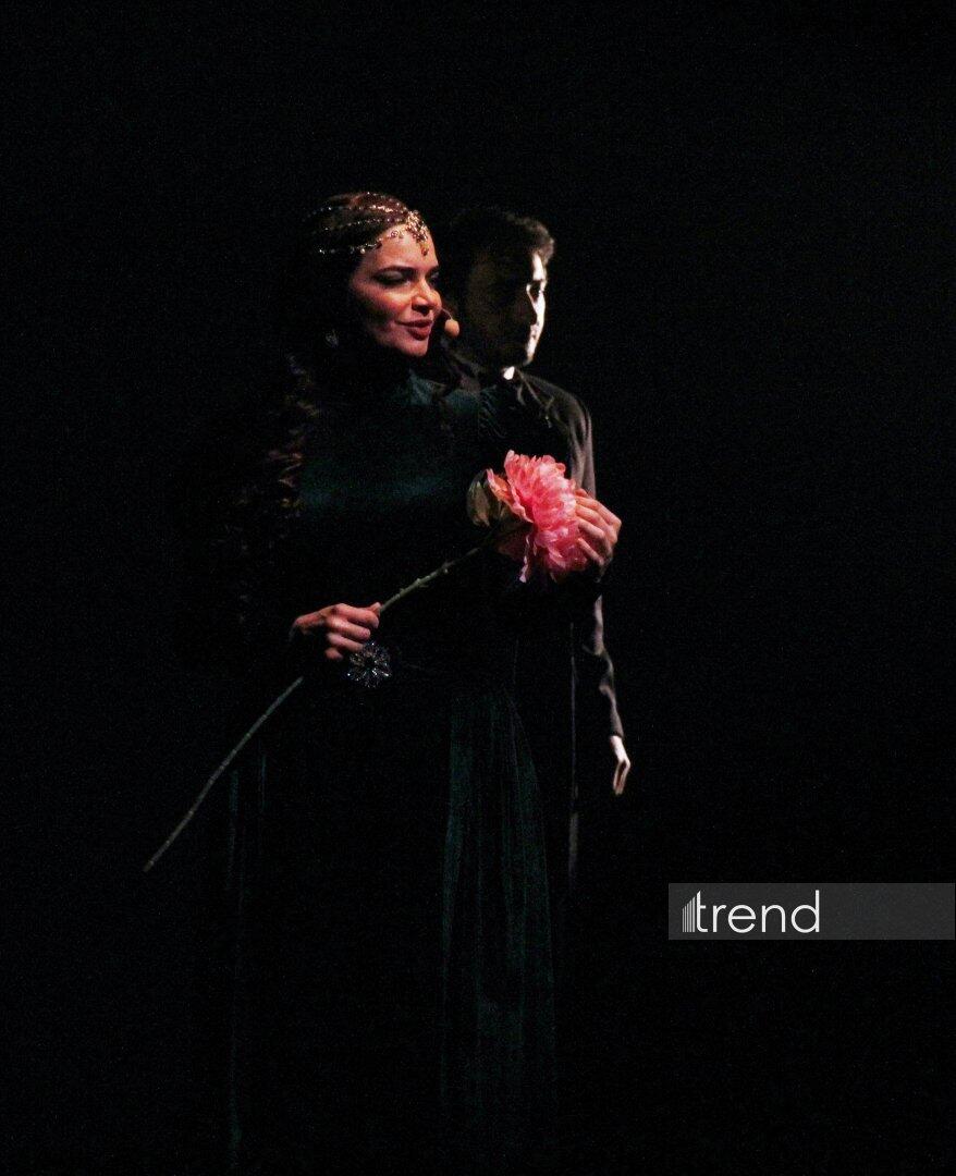 Деньги меняют не только облик города, но и самих людей... – "Нефтяной бум улыбается всем" в Баку встречен овациями