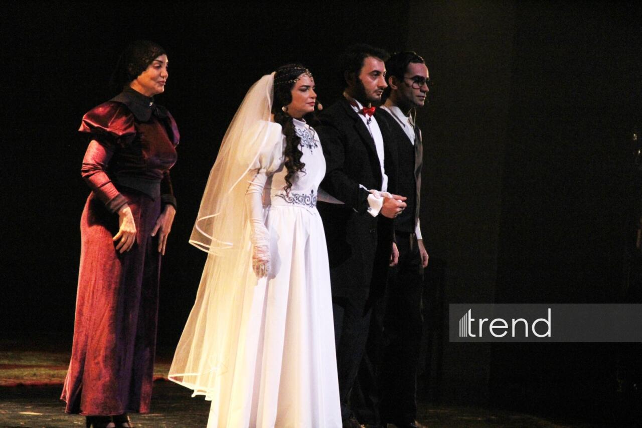 Деньги меняют не только облик города, но и самих людей... – "Нефтяной бум улыбается всем" в Баку встречен овациями