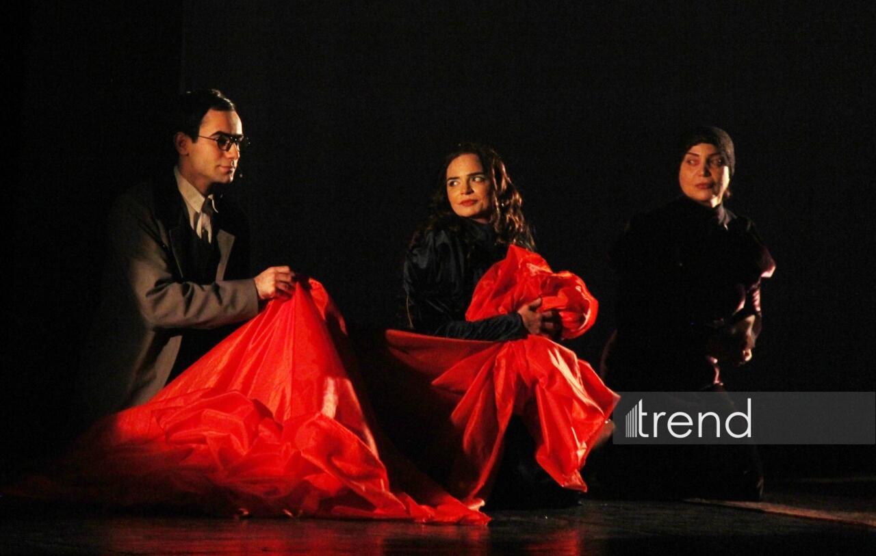 Деньги меняют не только облик города, но и самих людей... – "Нефтяной бум улыбается всем" в Баку встречен овациями