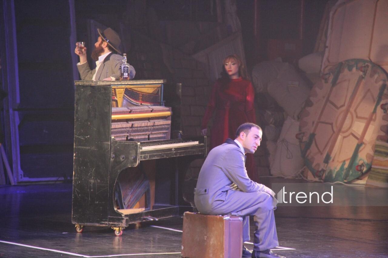 Деньги меняют не только облик города, но и самих людей... – "Нефтяной бум улыбается всем" в Баку встречен овациями