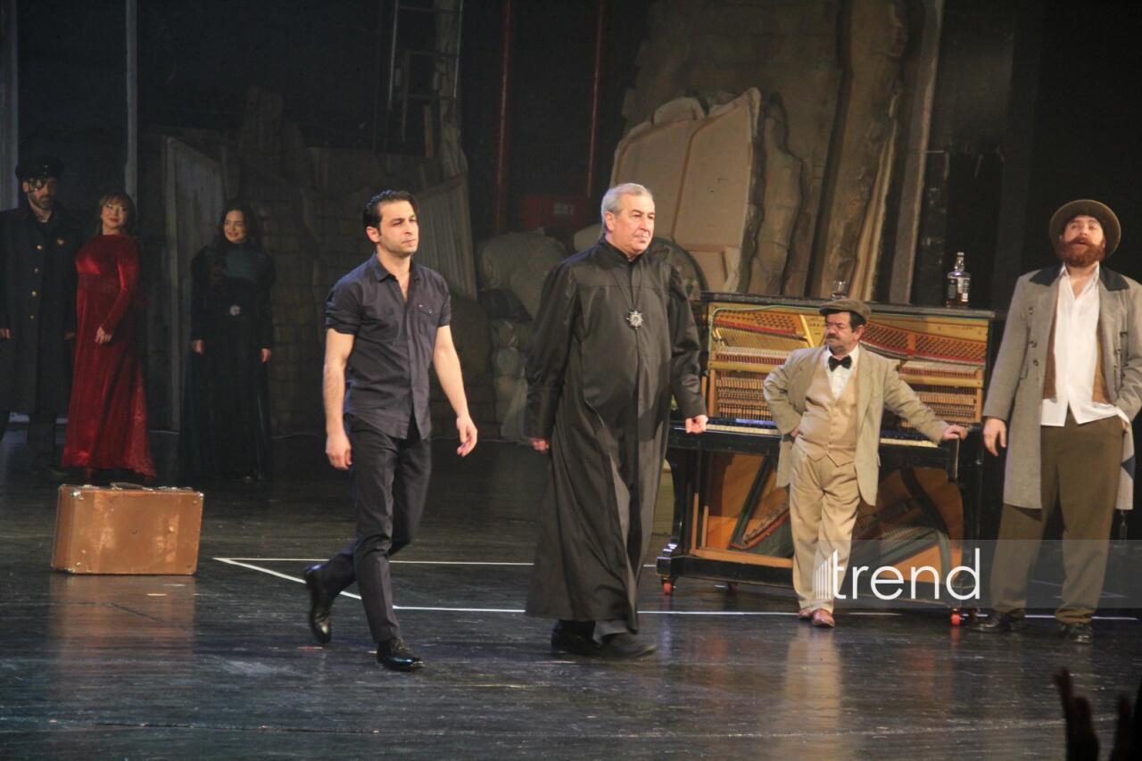 Деньги меняют не только облик города, но и самих людей... – "Нефтяной бум улыбается всем" в Баку встречен овациями