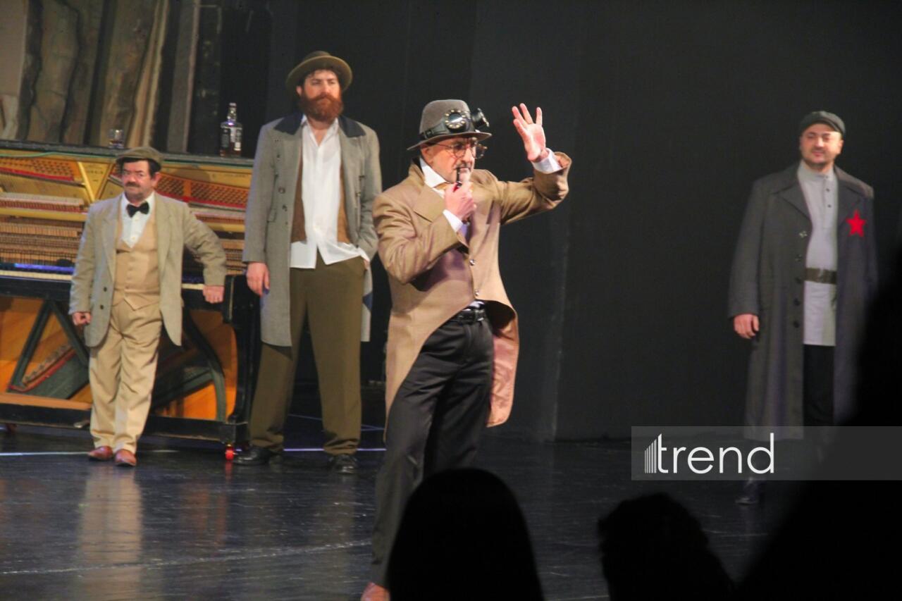 Деньги меняют не только облик города, но и самих людей... – "Нефтяной бум улыбается всем" в Баку встречен овациями