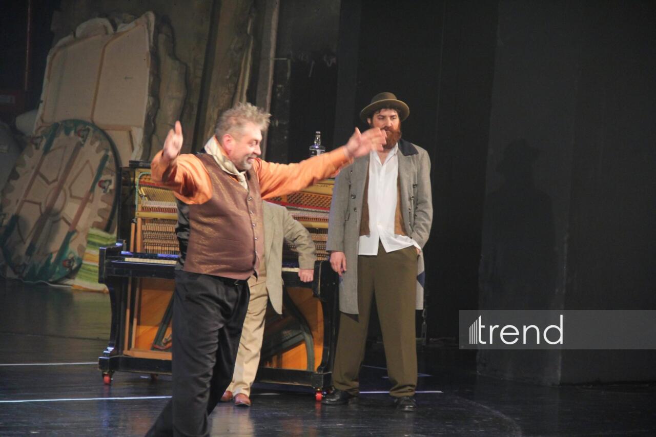 Деньги меняют не только облик города, но и самих людей... – "Нефтяной бум улыбается всем" в Баку встречен овациями