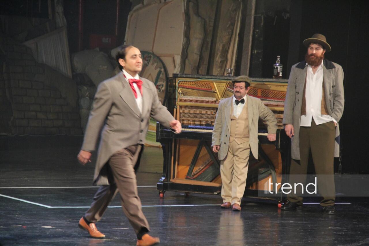 Деньги меняют не только облик города, но и самих людей... – "Нефтяной бум улыбается всем" в Баку встречен овациями