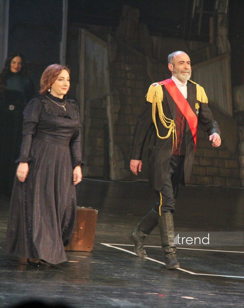 Деньги меняют не только облик города, но и самих людей... – "Нефтяной бум улыбается всем" в Баку встречен овациями