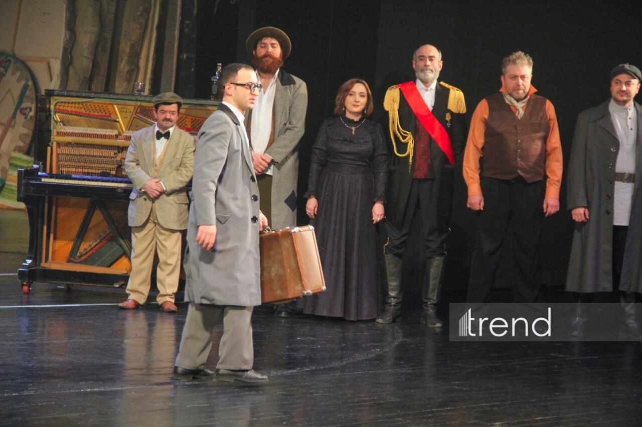 Деньги меняют не только облик города, но и самих людей... – "Нефтяной бум улыбается всем" в Баку встречен овациями