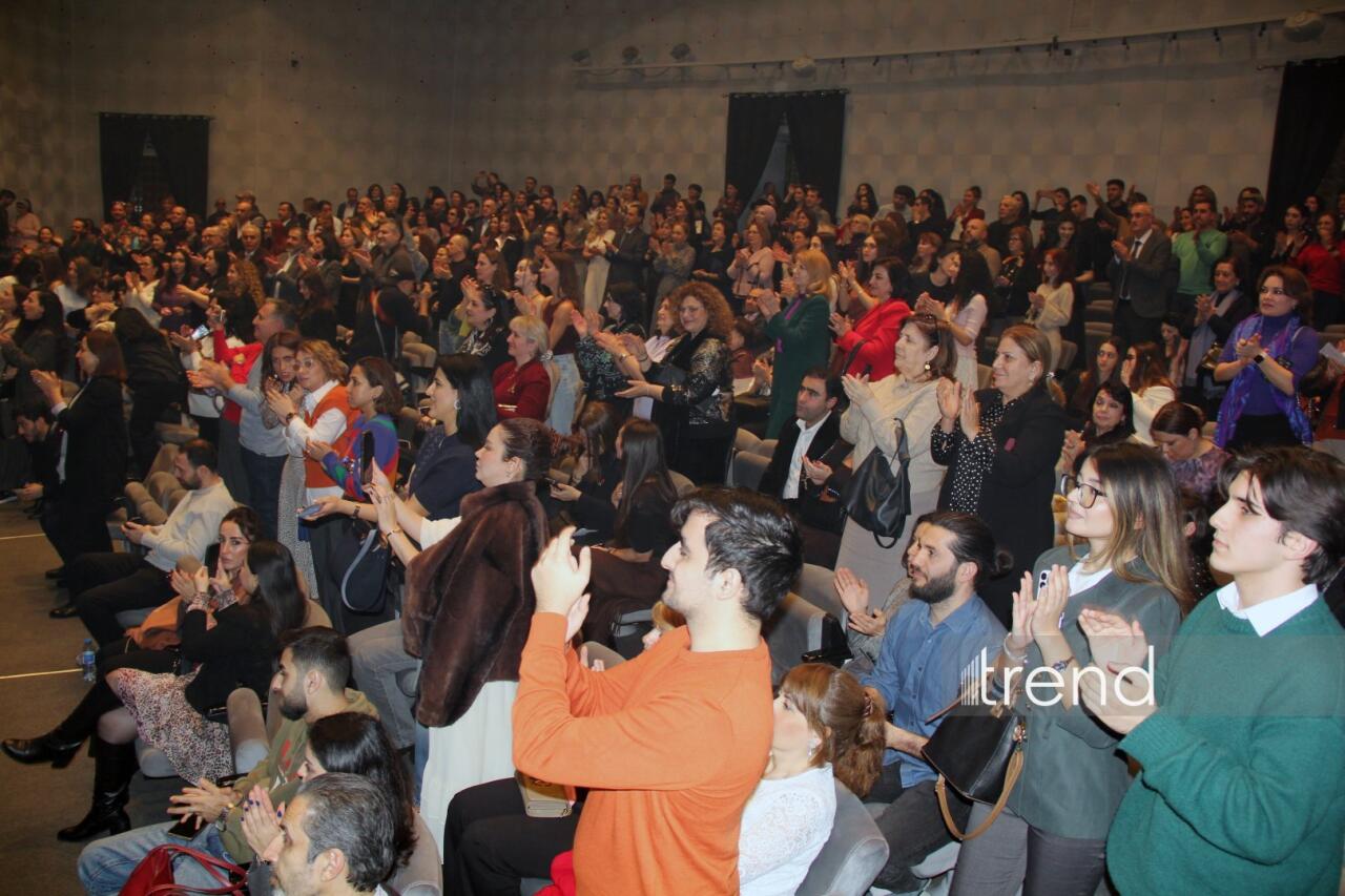 Деньги меняют не только облик города, но и самих людей... – "Нефтяной бум улыбается всем" в Баку встречен овациями