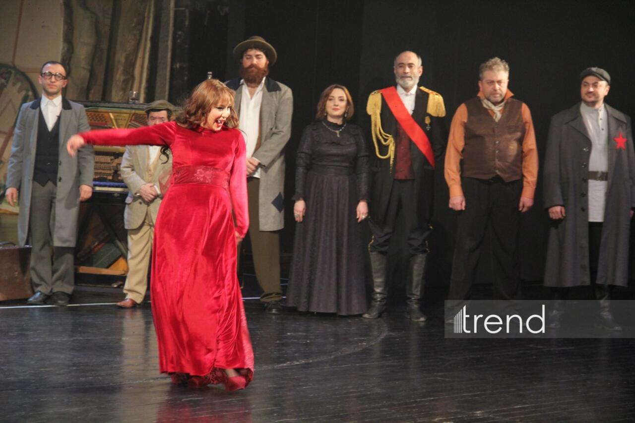 Деньги меняют не только облик города, но и самих людей... – "Нефтяной бум улыбается всем" в Баку встречен овациями