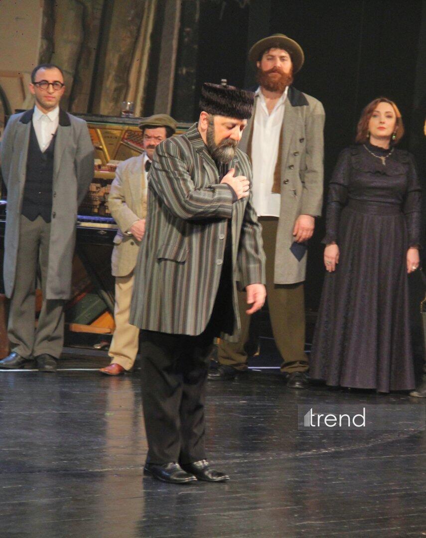 Деньги меняют не только облик города, но и самих людей... – "Нефтяной бум улыбается всем" в Баку встречен овациями