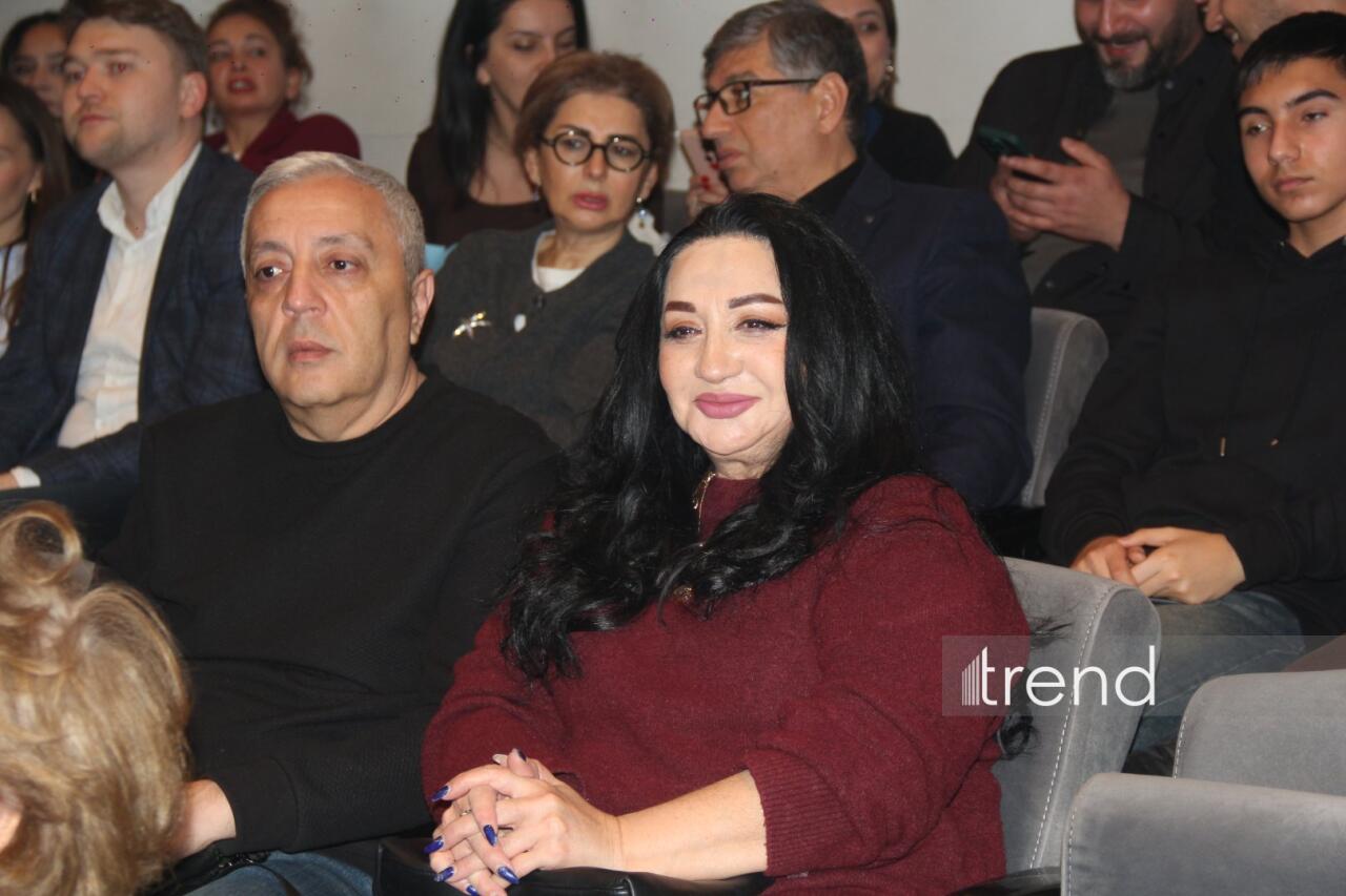 Деньги меняют не только облик города, но и самих людей... – "Нефтяной бум улыбается всем" в Баку встречен овациями