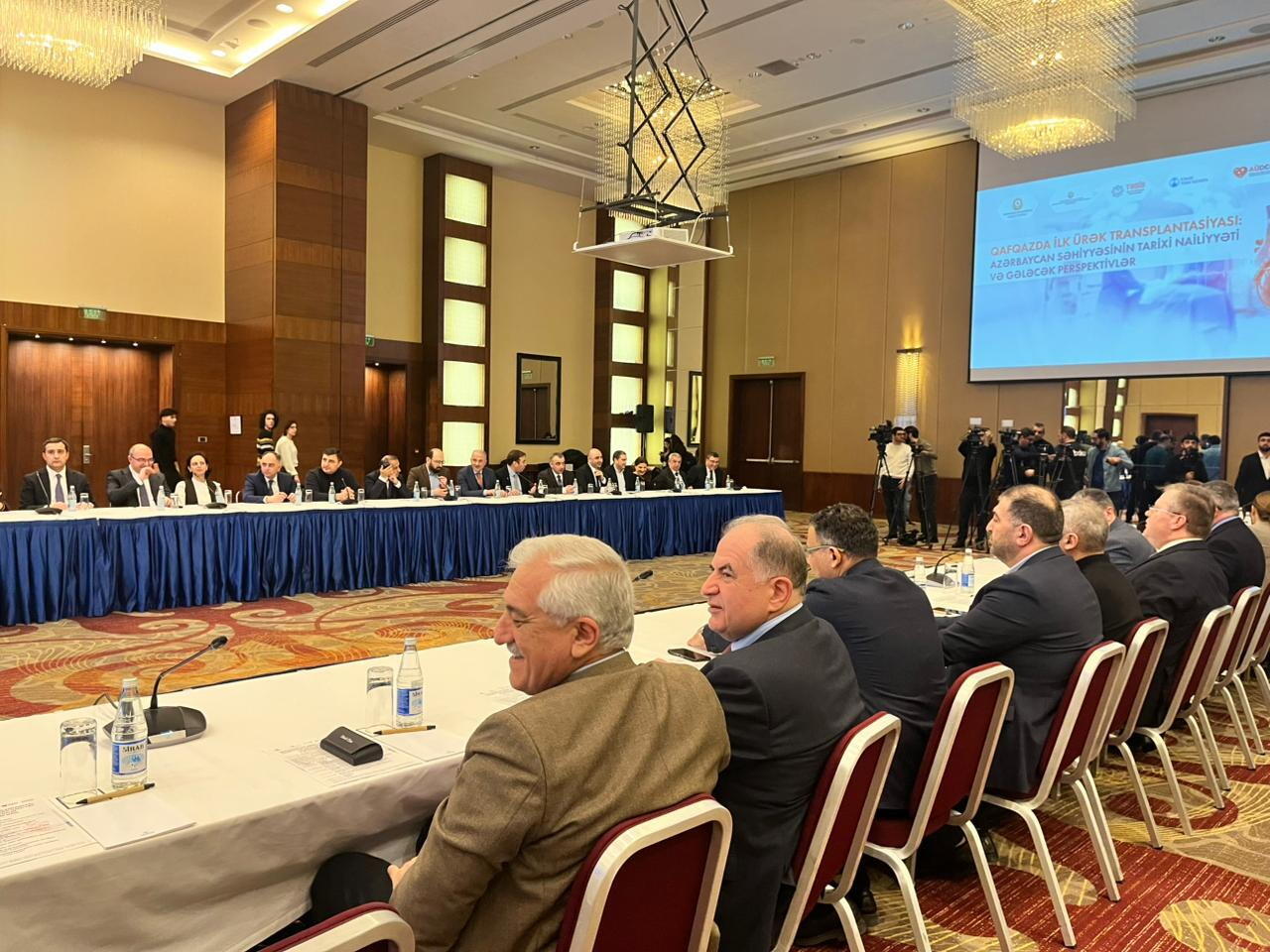 В Баку проходит круглый стол, посвященный первой трансплантации сердца на Кавказе