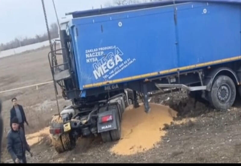 В Уджаре грузовик врезался в легковушку,