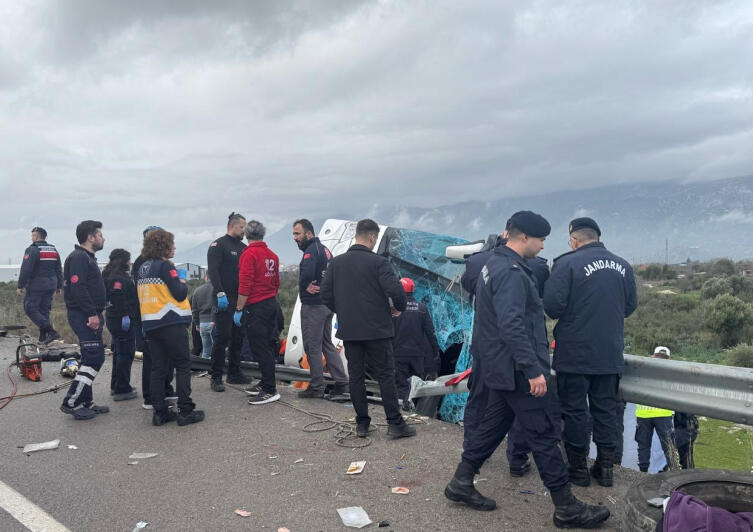 Пассажирский автобус опрокинулся в Анталии,