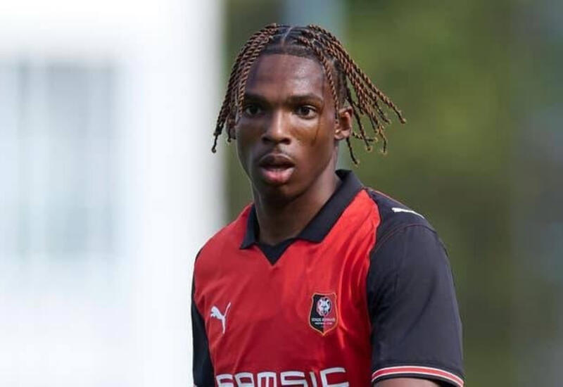 Центральный защитник "Ренна" продолжит карьеру в "Ливерпуле"