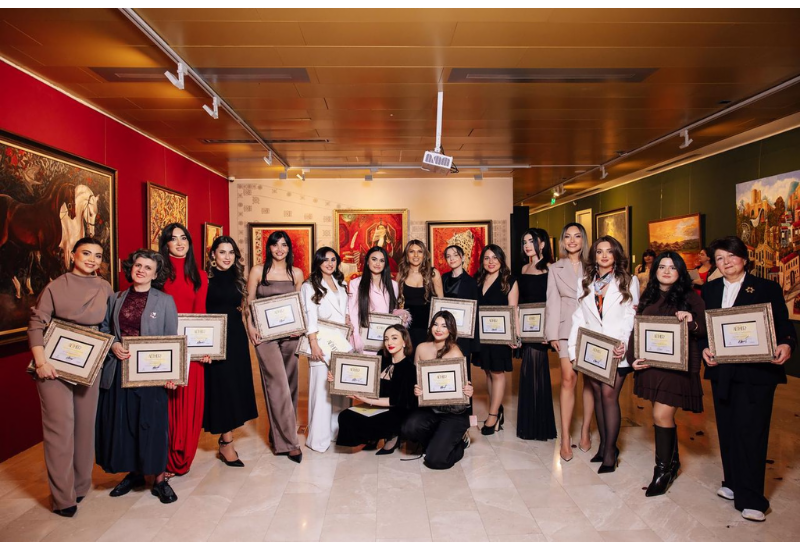 Как в Баку воплотили нереализованные мечты женщин - холст как исповедь