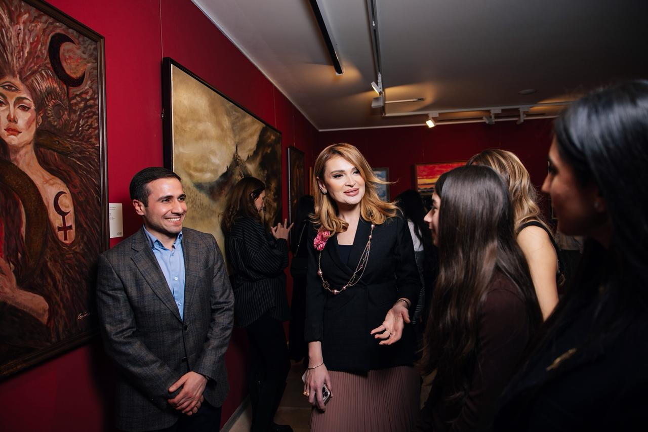 Как в Баку воплотили нереализованные мечты женщин - холст как исповедь