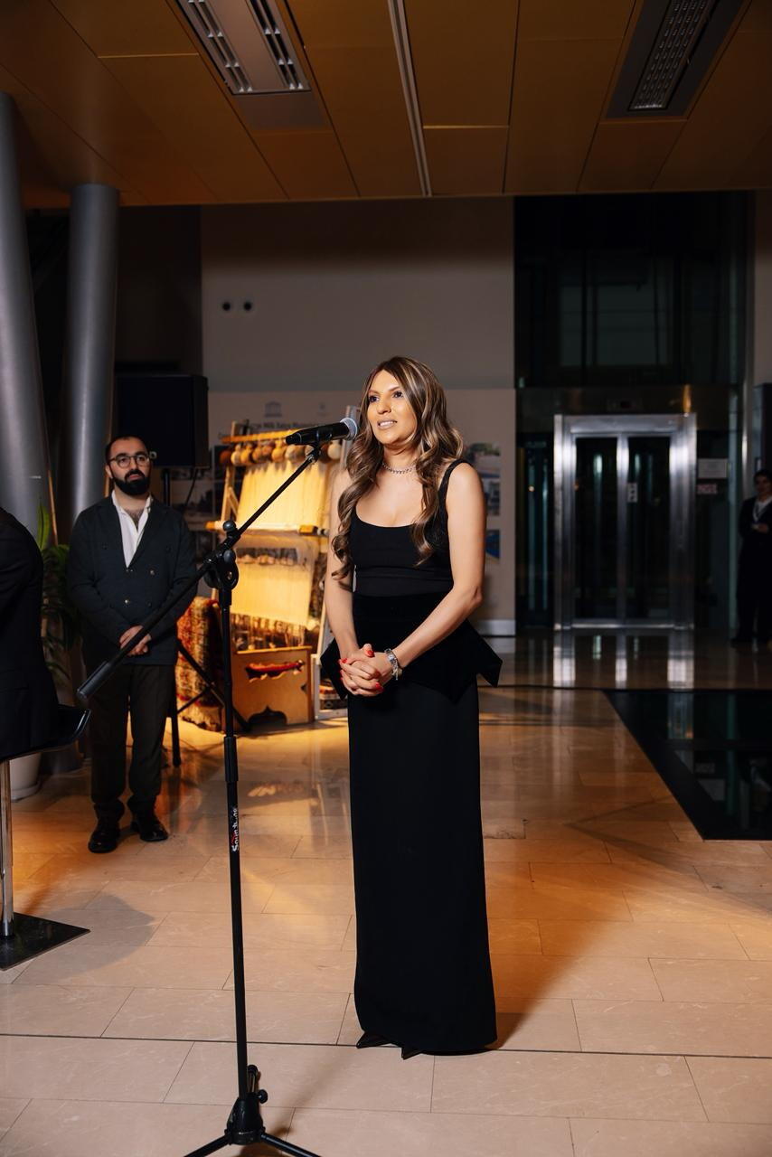 Как в Баку воплотили нереализованные мечты женщин - холст как исповедь