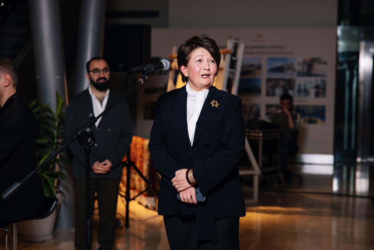 Как в Баку воплотили нереализованные мечты женщин - холст как исповедь