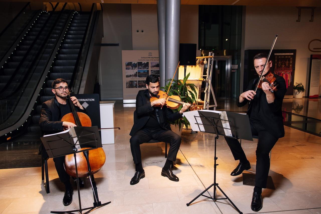 Как в Баку воплотили нереализованные мечты женщин - холст как исповедь