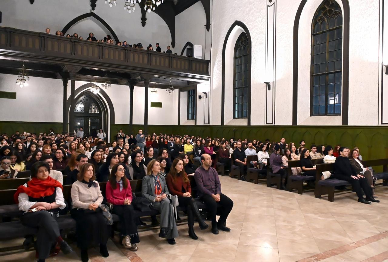 Струнные эмоции под органными сводами Баку - когда классика становится личной