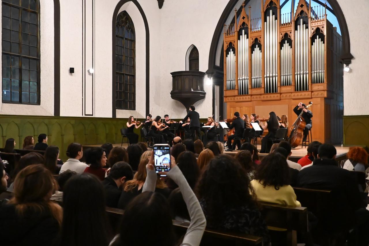 Струнные эмоции под органными сводами Баку - когда классика становится личной