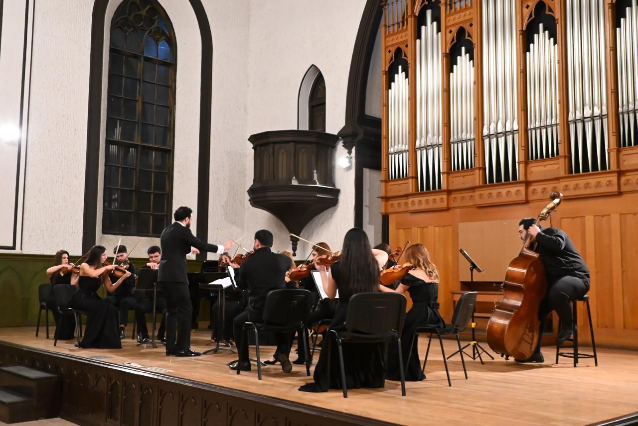 Струнные эмоции под органными сводами Баку - когда классика становится личной