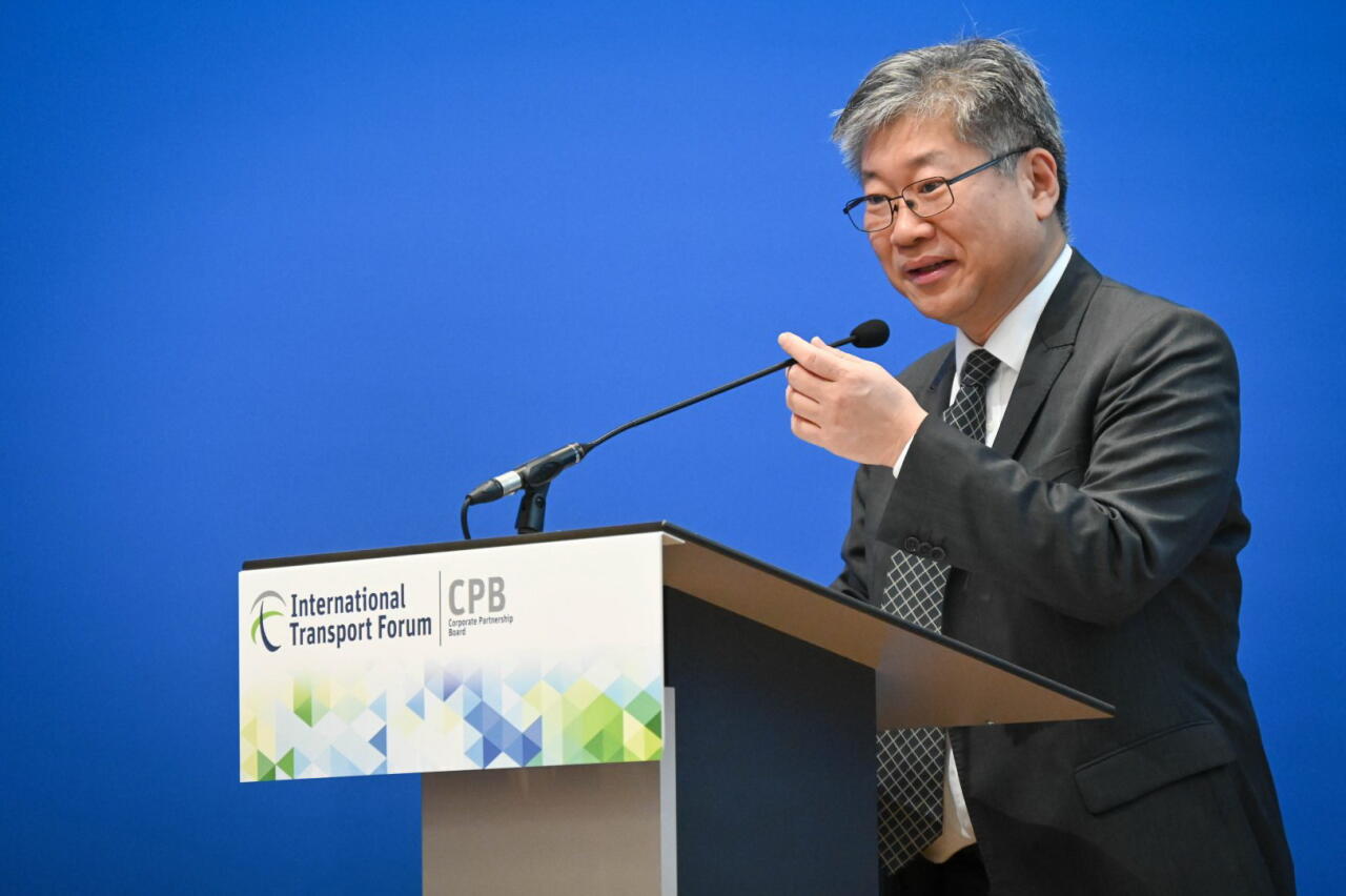 Азербайджан представил опыт развития транспорта на Международном транспортном форуме