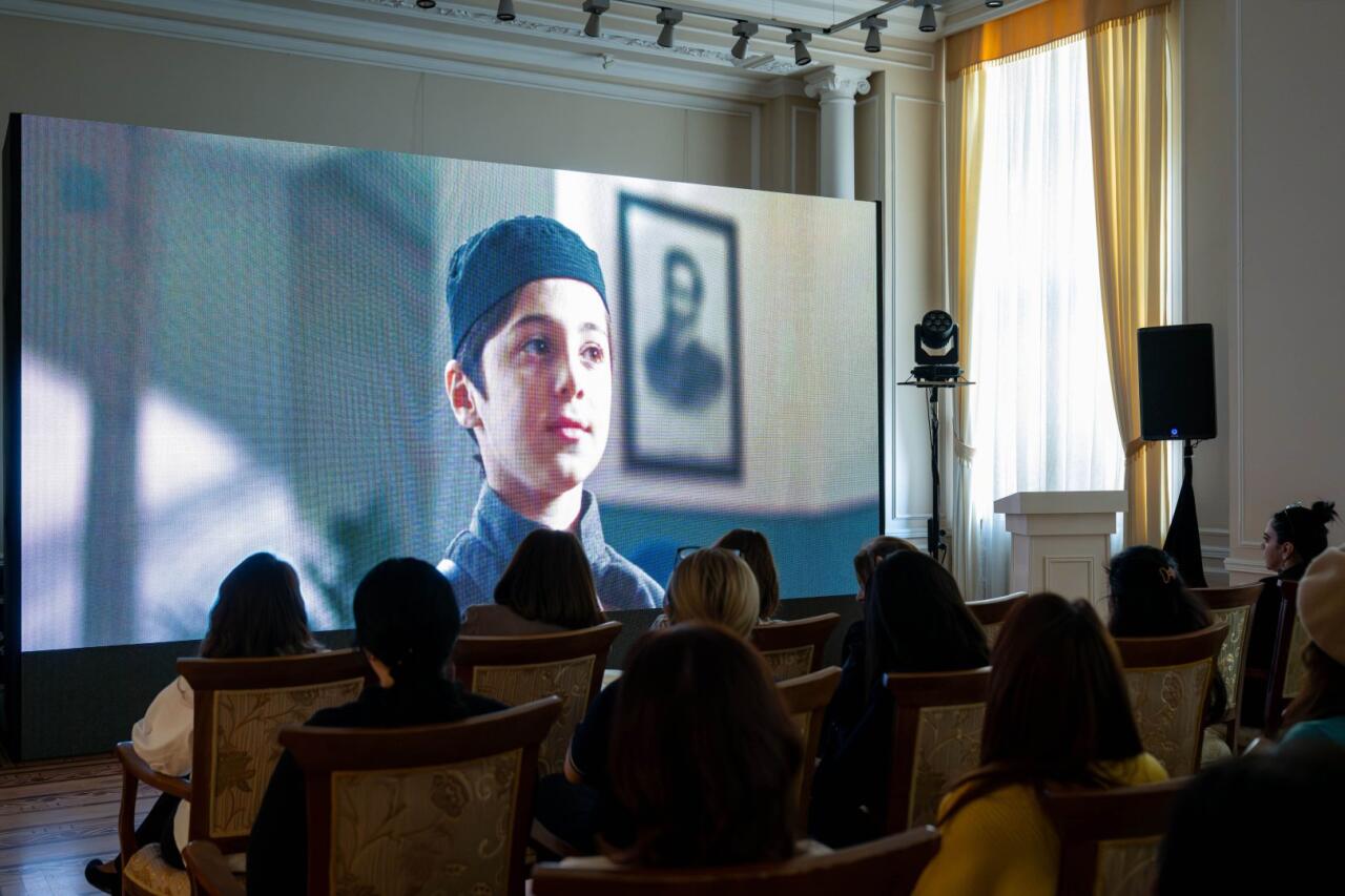 Станковая живопись Сардарского дворца Иревана и коллекция исламского искусства Национального музея Грузии