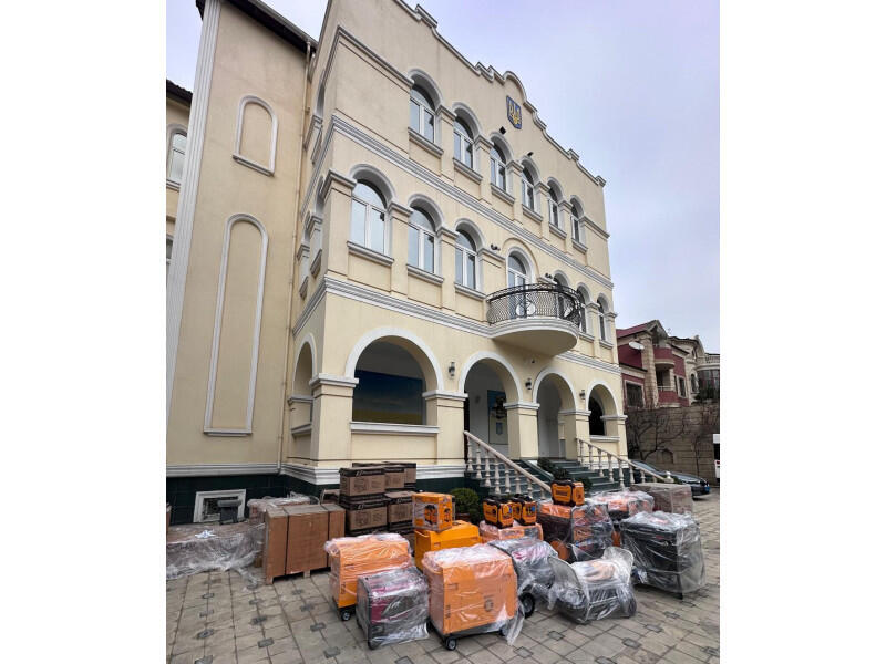 Азербайджан отправил в Украину гумпомощь