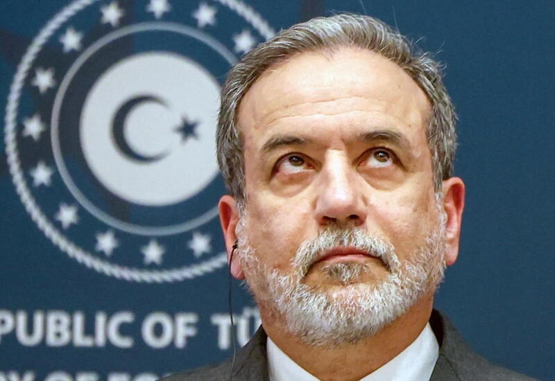 Иран хочет перенести место переговоров с США