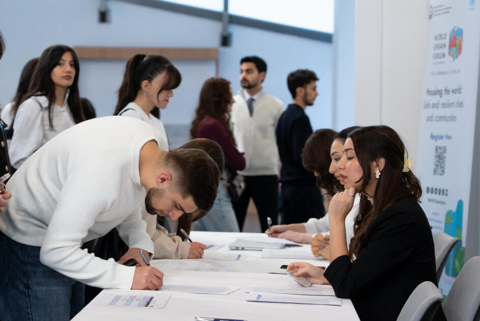 В рамках волонтерской программы WUF13 проводятся тренинги для почти 1000 участников