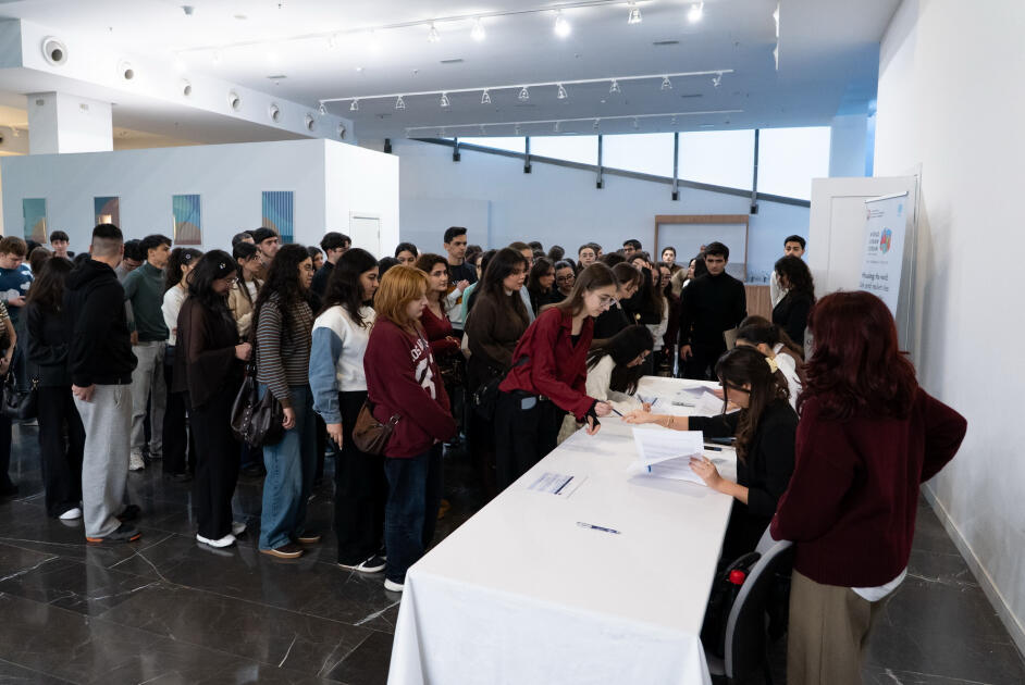 В рамках волонтерской программы WUF13 проводятся тренинги для почти 1000 участников