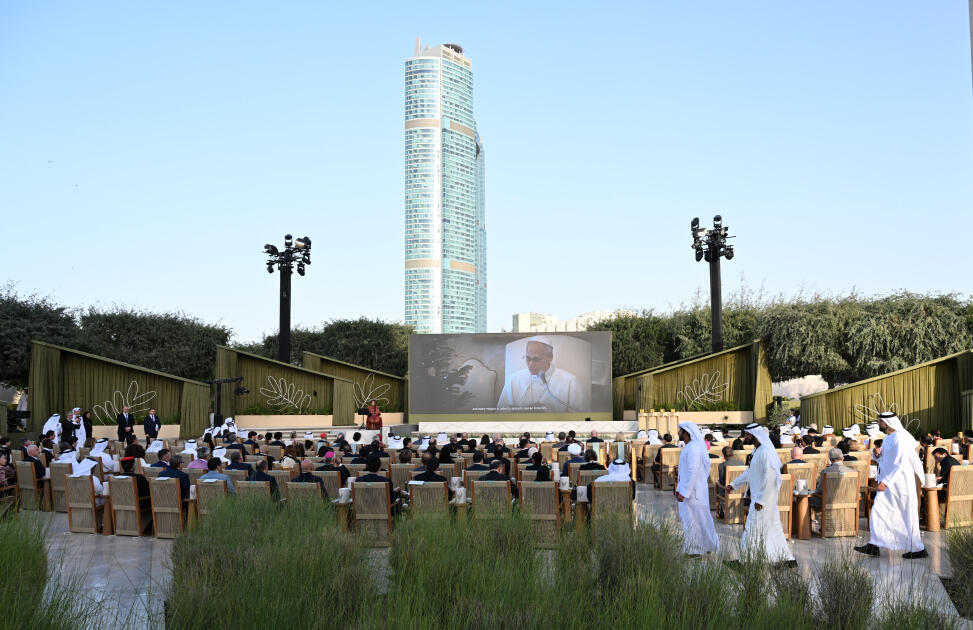 Prezident İlham Əliyevə Əbu-Dabidə “Zayed İnsan Qardaşlığı Mükafatı” təqdim olunub