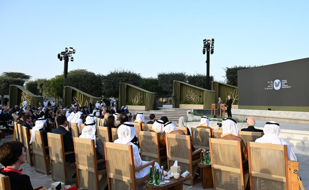 Prezident İlham Əliyevə Əbu-Dabidə “Zayed İnsan Qardaşlığı Mükafatı” təqdim olunub