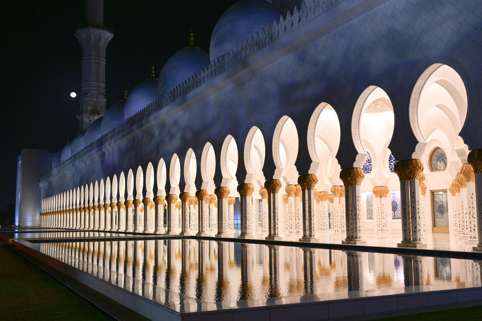 Heydər Əliyev Fondunun vitse-prezidenti Leyla Əliyeva Əbu-Dabidə Şeyx Zayed məscidini ziyarət edib