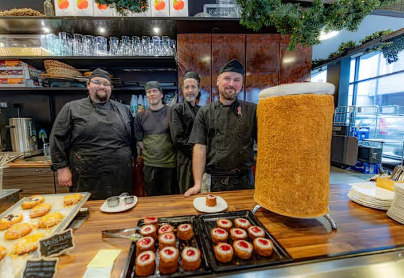 В Финляндии испечен самый большой в мире торт «Рунеберг»