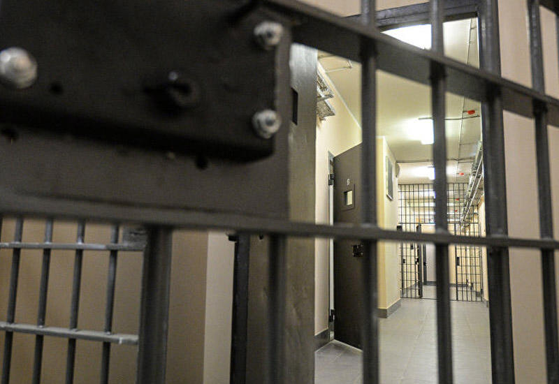 Напавший c топором на своих племянников мужчина умер