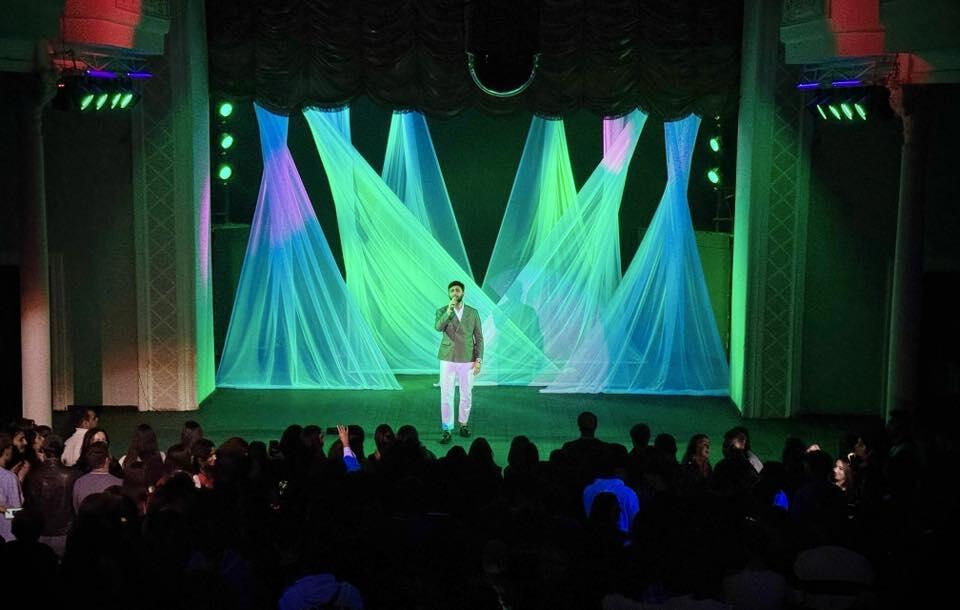 Ритм азербайджанской молодежи в неоновом цвете